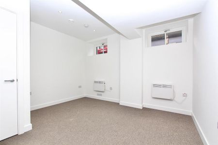 3 bedroom apartment to rent - Photo 4