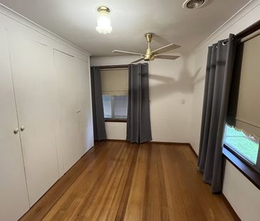 CHARMING 3 BEDROOM HOME - Photo 3