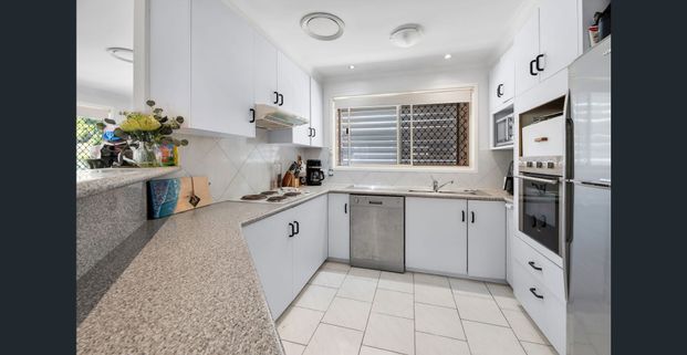 Light-Filled Duplex in Prime Coastal Location - Photo 1