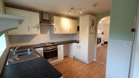 2 bedroom end of terrace house to rent - Photo 5