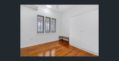 AVAILABLE NOW - ground floor in boutique complex - Photo 4