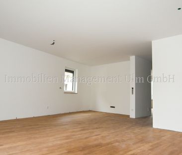 Wunderschöne 2-Zimmer-Wohnung mit Balkon und Tiefgaragenstellplatz! - Photo 1