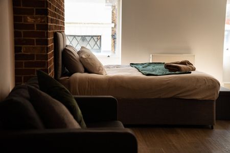 Studio Flat, Stone Street, BN1 - Photo 2