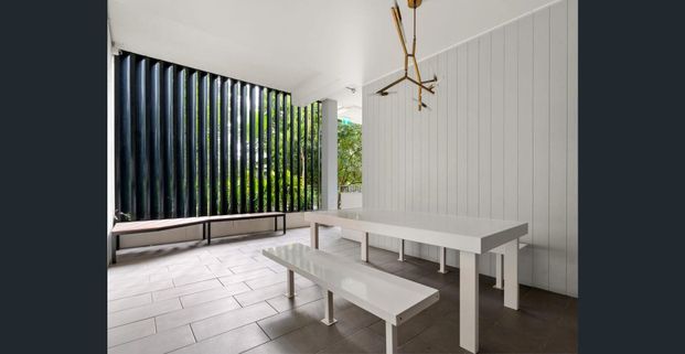 UNIT IN IDEAL GREENSLOPES LOCATION ! - Photo 1