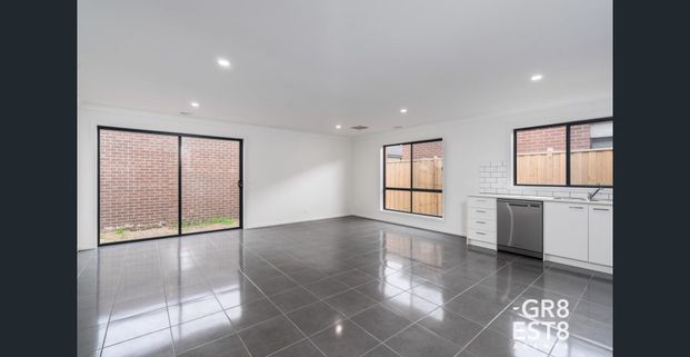 4 Bedder in Grandvue Estate! - Photo 1