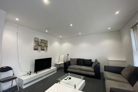 Granby Grove , - Photo 3