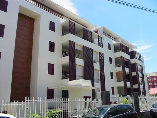 Location Appartement 2 pièces 43m² STE CLOTILDE 97490 - Photo 1