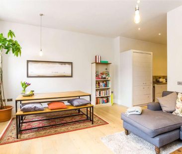 2 Bed Flat, Portland Square, BS2 - Photo 1