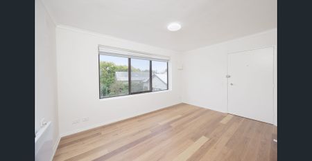 Bright, stylish and perfectly positioned! - Photo 3