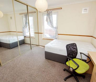 4 bedroom house to rent - Photo 3