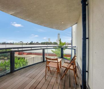 1 bedroom in a flat share to rent - Photo 2