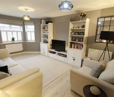 High Road, Byfleet, KT14 - Photo 3