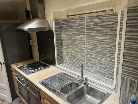 3 bedroom house share to rent - Photo 3