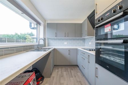 3 bedroom semi-detached house to rent - Photo 3