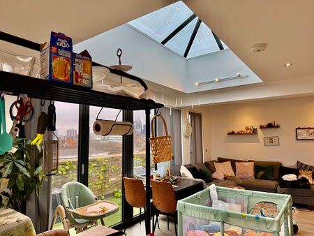 3 Bed Flat, Satchwell Road, E2 - Photo 2