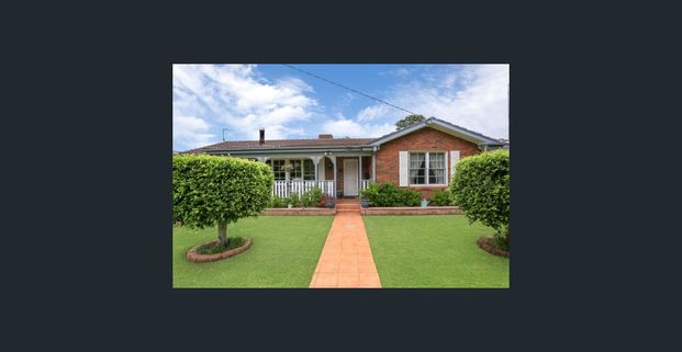 Huge 5 Bedroom Family Home With A Pool - Photo 1