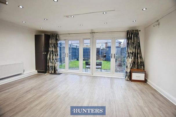 3 bedroom end of terrace house to rent - Photo 1