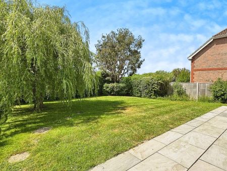 4 bedroom detached house to rent - Photo 5