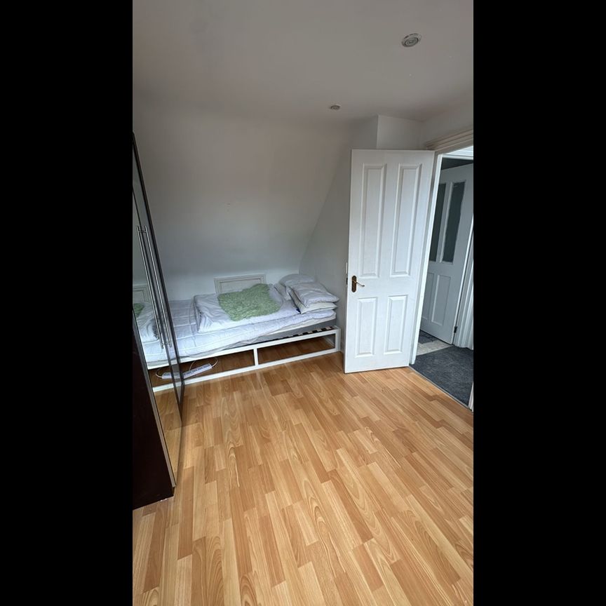 Room in a Shared House, Fitzneal Street, W12 - Photo 1