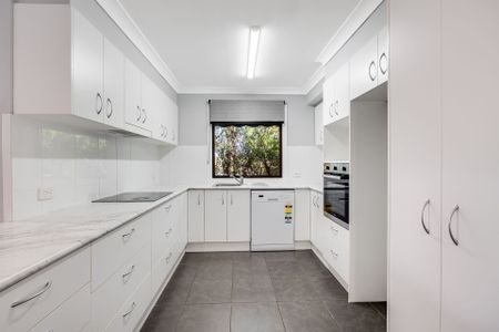 BEAUTIFUL FAMILY HOME WITH A DECK!! - Photo 3