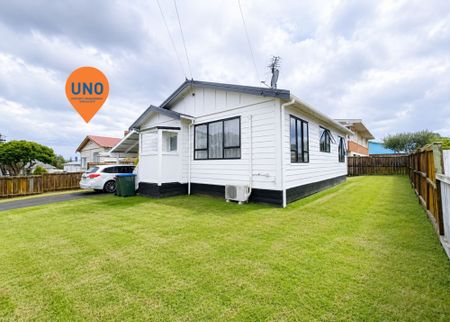 3 Bedrooms on Hutton Street - Photo 3