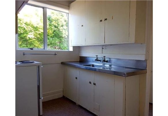 Ywo bedrooms on England!! - Photo 1