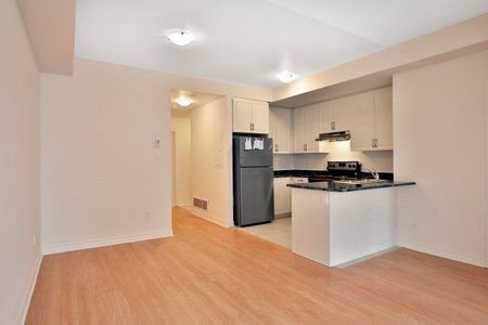 For Lease - 2420 Baronwood Drive Unit# 21-02, Oakville, Ontario - Photo 4