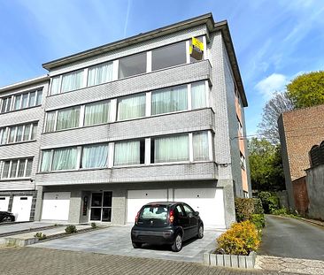 Appartement gelegen op de derde verdieping in de directe nabijheid van het centrum van Strombeek. - Foto 4