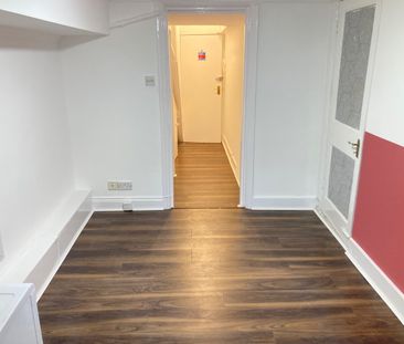 Studio Flat, Very Near West Cromwell Road Area, SW5 - Photo 1