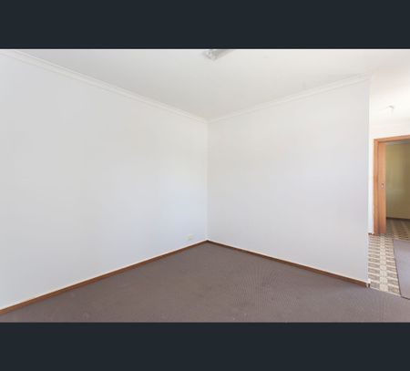 5 Golders Way, Girrawheen, WA 6064 - Photo 3