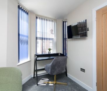 Room in a Shared House, Rosebery Grove, CH42 - Photo 2