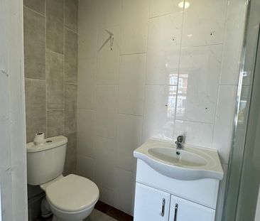 Studio Flat, Hazeldene Road, IG3 - Photo 3