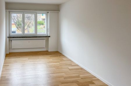 4.5-Zi. Wohnung mit Balkon nahe Stadtzentrum - Photo 2