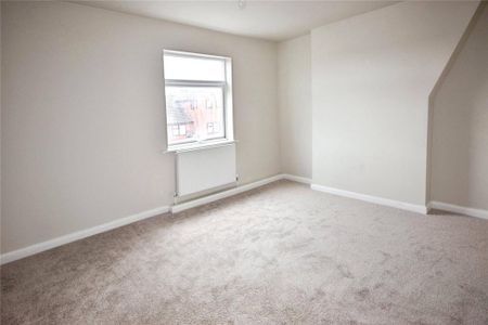 3 bedroom end of terrace house to rent - Photo 2