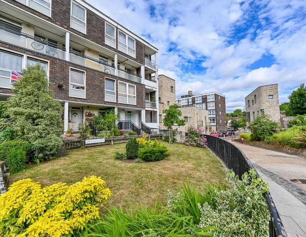 3 bedroom flat to rent - Photo 1