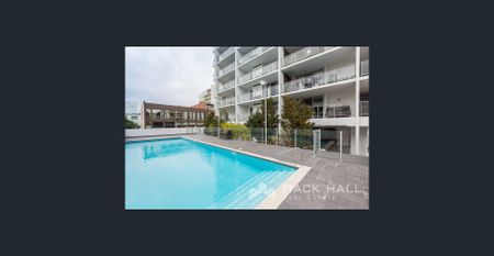 MODERN 2 BEDROOM FULLY FURNISHED APARTMENT - Photo 2