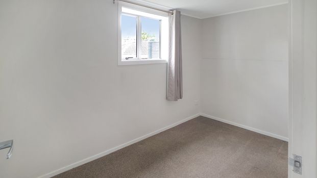 NEW LYNN - 2 Bedroom - Photo 1