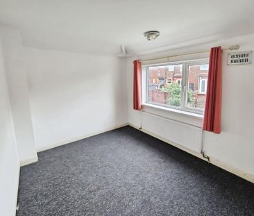 3 bedroom end of terrace house to rent - Photo 1