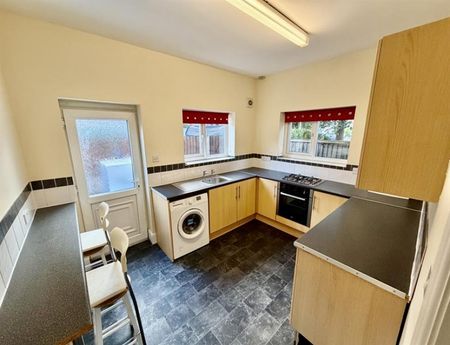 2 Bedroom End Terrace To Let - Photo 3