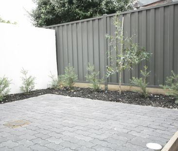 NEAR NEW 3 BEDROOM TOWNHOUSE IN HEART OF SPRINGVALE - Photo 6