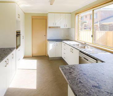 3 BEDROOM TOWNHOUSE - Photo 6