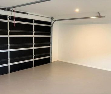 Stylish Living in Central Blenheim - Photo 3