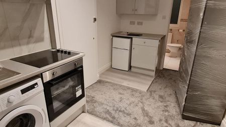 Studio to rent - Photo 3