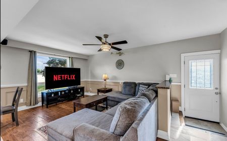 For Lease - 1060 Elgin Street, Newmarket, Ontario - Photo 3