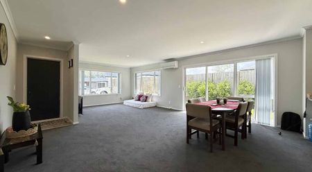 Modern 3-Bedroom House in Wainuiomata - Photo 3