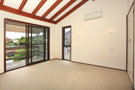 13 Kallaroo Crescent, Ashmore QLD 4214 - House For Rent | Domain - Photo 3