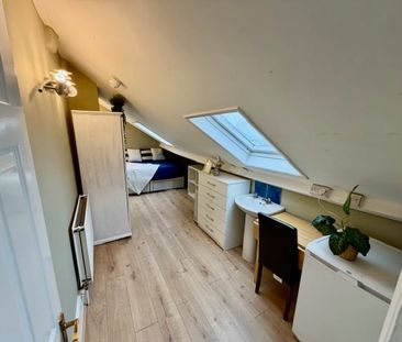 Room in a Shared House, Chiswick High Road, W4 - Photo 1