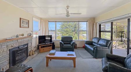 CASTLECLIFF - 3 BEDROOMS - Photo 2