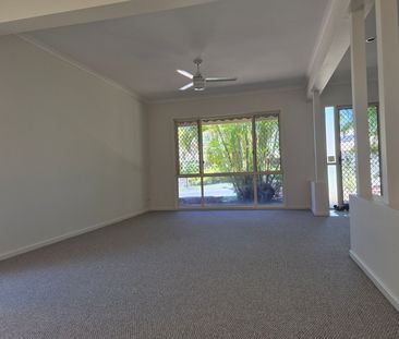 FRESHLY RENOVATED FAMILY FRIENDLY THREE BEDROOM HOME IN SORT AFTER ... - Photo 3