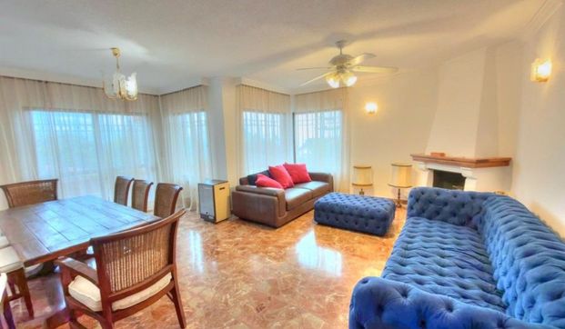 Alquiler de casa o chalet independiente en Benajarafe - Photo 1